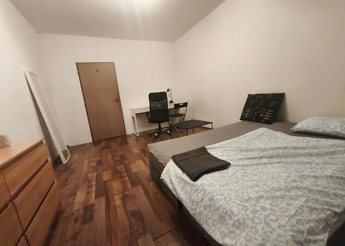 Double 17m2 With Shared Bathroom براتسيلافا
