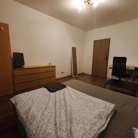 Double 17m2 With Shared Bathroom